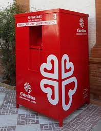 Donar Ropa en Sevilla: Contenedores de ropa Cáritas + alternativas que te pueden interesar. 3 contenedor cáritas, contenedores para donar ropa.